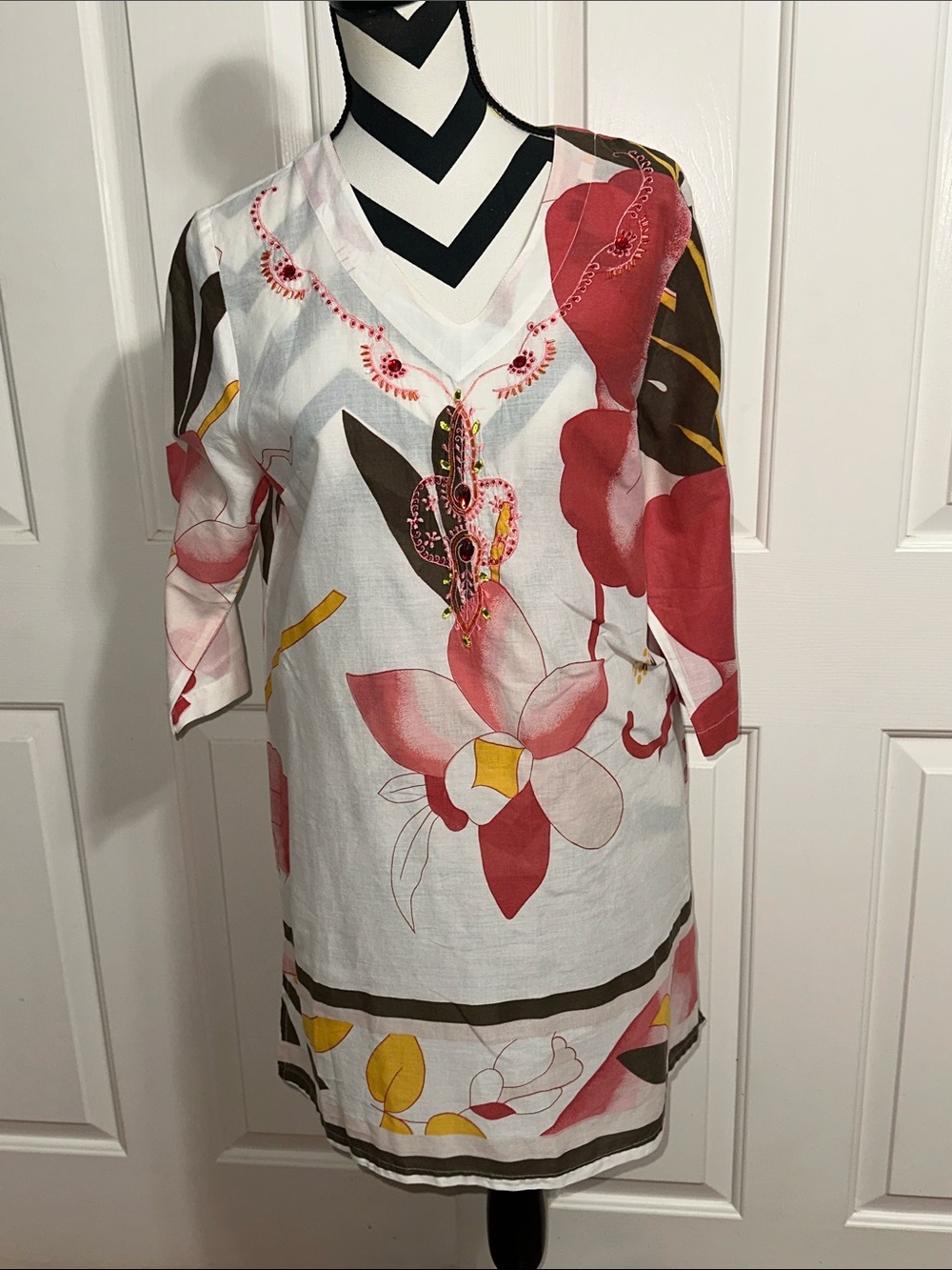 La Cera White Floral V-Neck Tunic with Pink & Red Accents